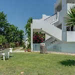 Ilios And Irene 1 Bed & Breakfast Masticharion